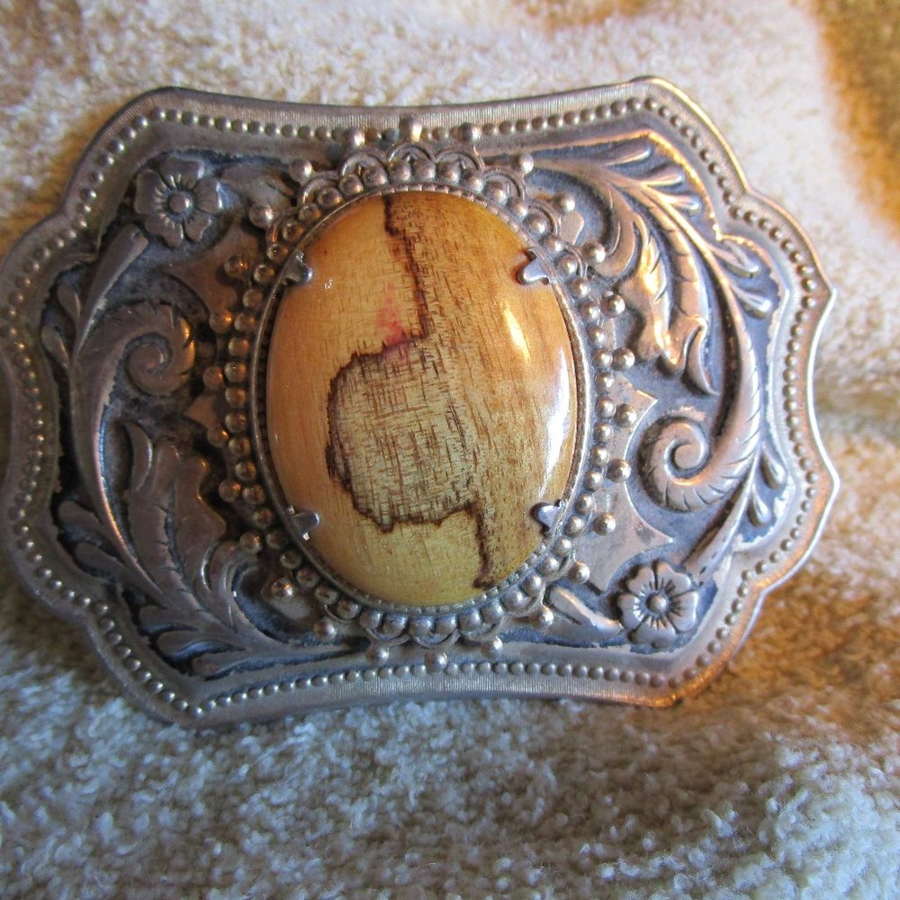 Raised Design Silver Belt Buckle W/Mounted Stone